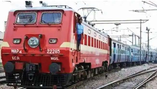 Fake ticket checker arrested in lokmanya tilak terminus to hubli train karad Satara Pune
