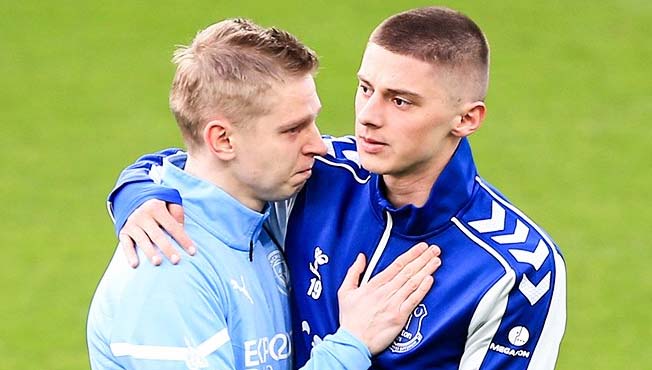 #RussiaUkrainWar : युक्रेनचे फुटबॉलपटू एकमेकांना भेटून रडले