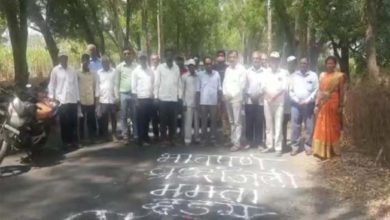 Belgaum : बहिण-भावाच्या अपघाती मृत्यूनंतर रस्त्याच्या प्रश्नावरून संत्तप्त नागरिक रस्त्यावर www.pudhari.com