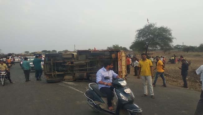टेम्‍पोला अपघात; ४ ठार www.pudhari.news
