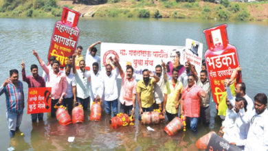Sangli: Gas cylinder offered to Krishna river
