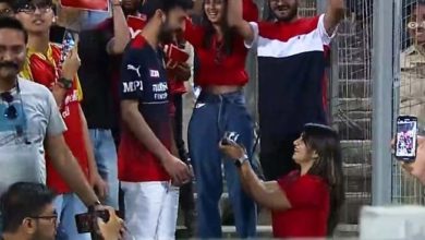 Girl proposes to RCB fanwww.pudharinews