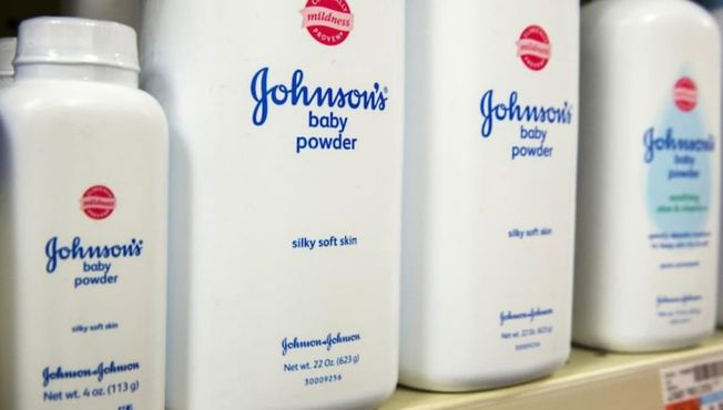 Johnson's & Johnson's baby powder