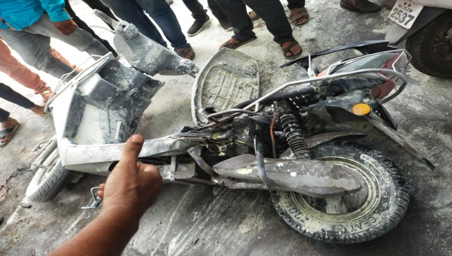 इलेक्ट्रीक बाईक जळून खाक,www.pudhari.news