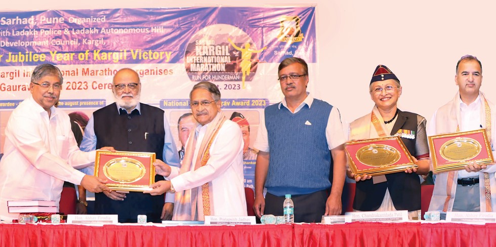 Dr Pratapsinh Jadhav felicitated by national kargil award