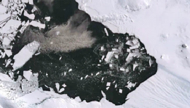 ताशी 80 मैल वेगाने भंगत आहे अंटार्क्टिकामधील ग्लेशियर