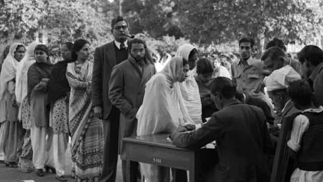 (१९५२ च्या निवडणुकीत झालेल्या मतदानाचे संग्रहित छायाचित्र)