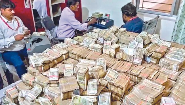 30 crore seized by 'ED' from house of servant of minister's secretary